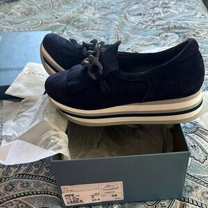 Softwaves navy shoes, never worn, with receipt.